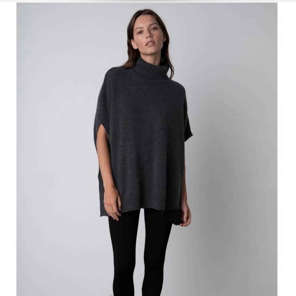 Velvet by Graham & Spencer Grey cashmere poncho short sleeve mock neck sweater S